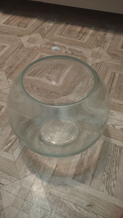 Продаётся куругли аквариум в хорошем состоянии без трещин