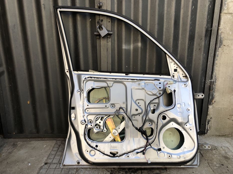 Предна лява врата за тойота рав4/Toyota Rav4 00-05г