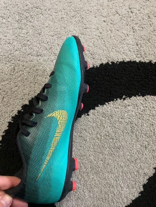 Момчешки бутонки на Найк