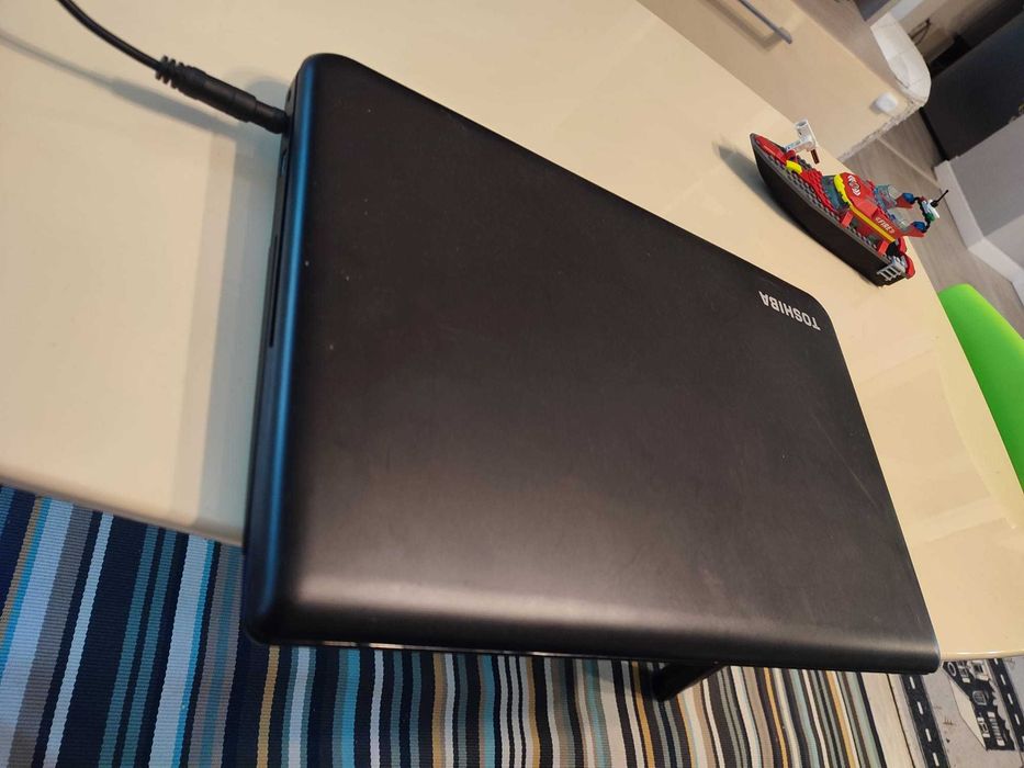 Laptop Toshiba Satellite display 17.3"