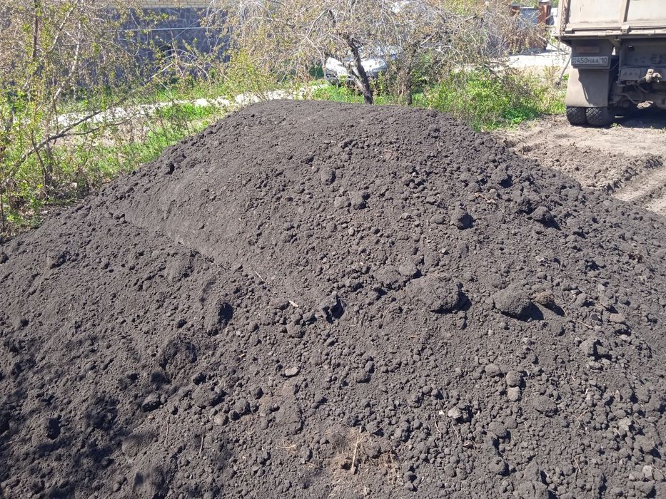 Песок, щебень, чернозем,глина, грунт,перегной.