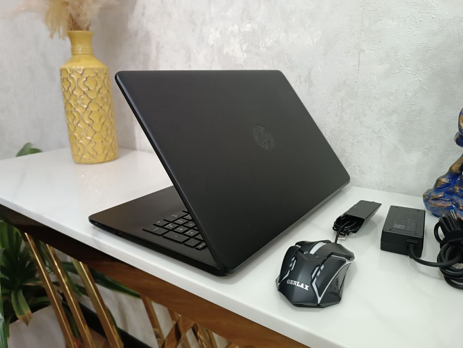 Ноутбук HP SSD 256Гб AMD с мышкой.