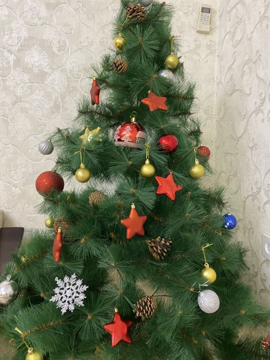 ёлка с игрушками