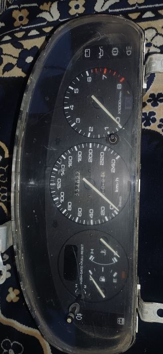 приборная панель на Мазду 323