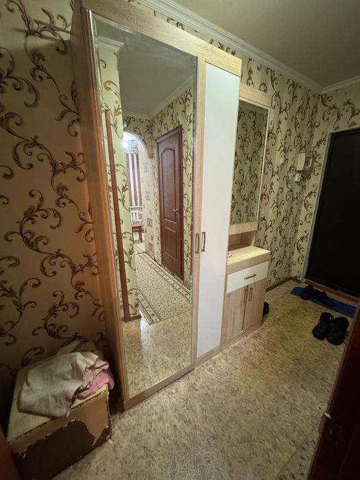 Продам срочно прихожкю