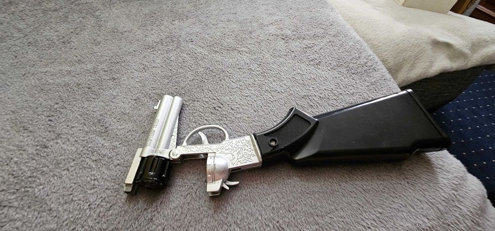 pistol cu capse  jucarie