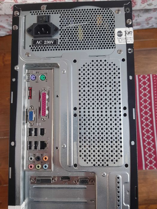 Sistem PC cu Windows XP desktop