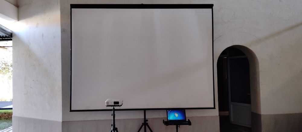 Проектор , экран