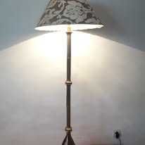 Veioza cu picior din bronz