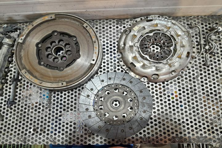 Kit ambreiaj R2A116460 R2A1-16610-B R2A116460 R2A1-16610-B Mazda 6 GH