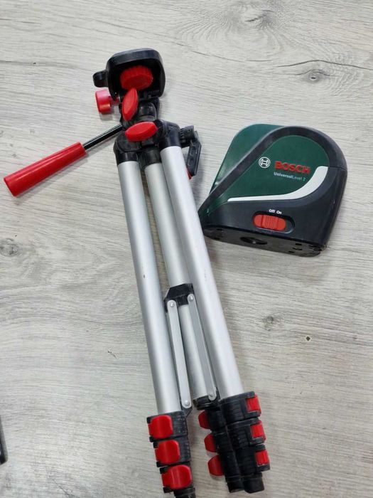 Лазерен нивелир BOSCH UniversalLevel 2 със статив