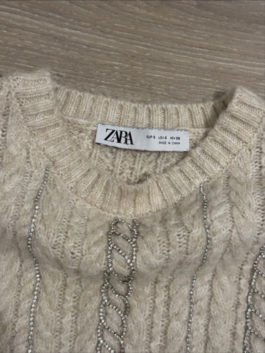 Pulover cu pietricele stralucitoare Zara