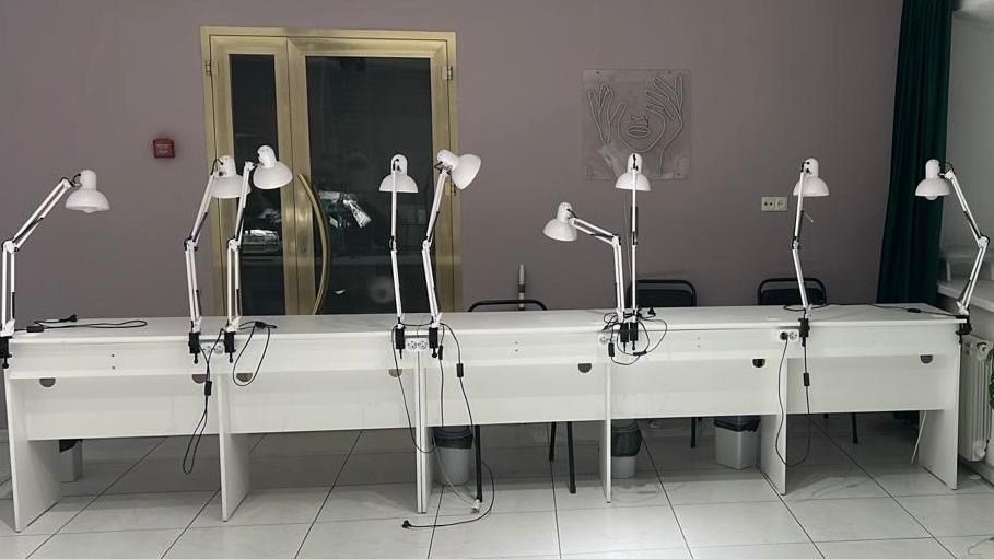 Столы маникюрные