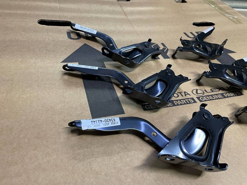 Петля капота на Рав4 19-24