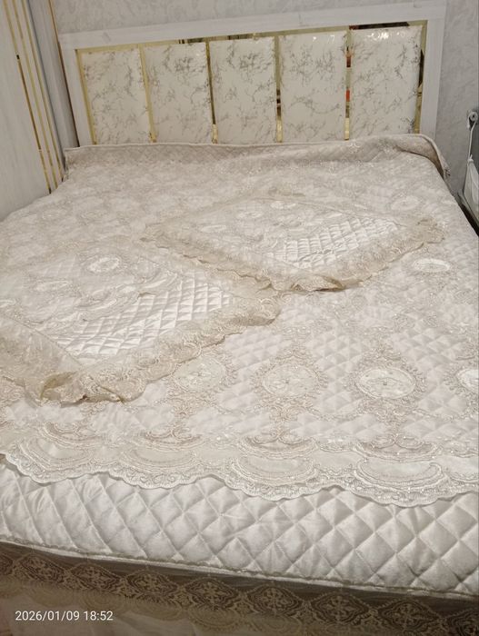 Pastelniy nabor, divan ustiga yopqich yangi holatda ishlatilmagan