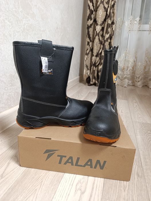 Продам новые спецсапоги