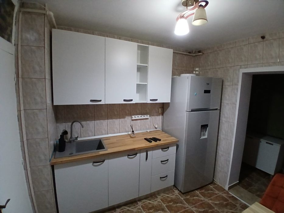 Proprietar Închiriez ap. 2 camere Trivale, etaj 2, parcare