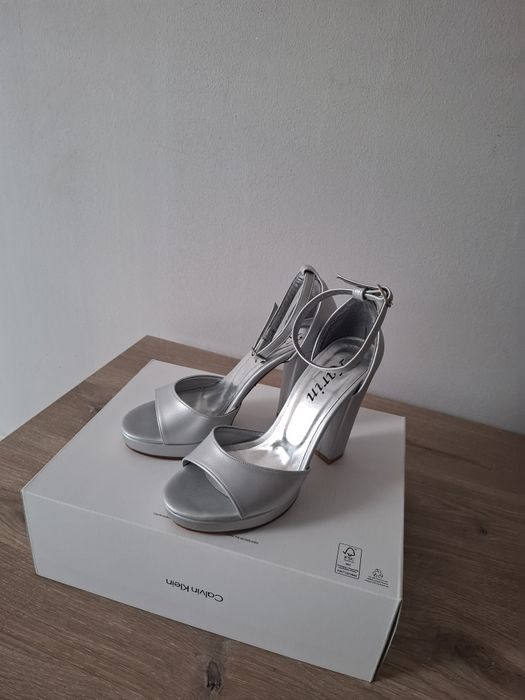 Sandale arginti karin