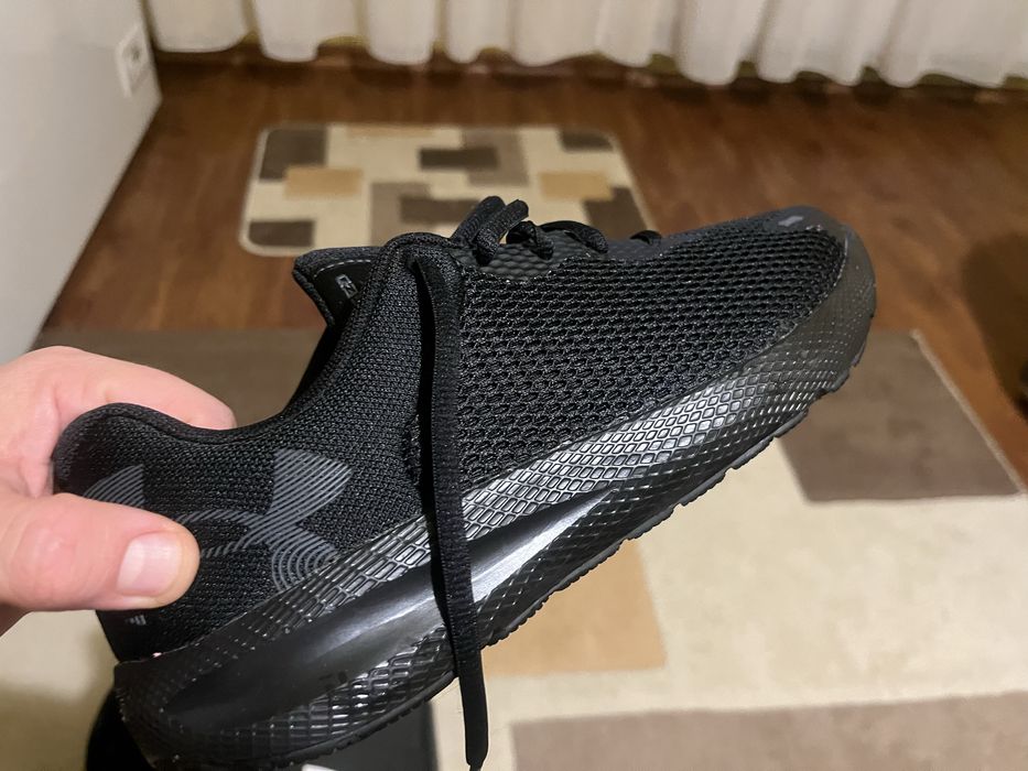 Adidasi Under Amour negri nr. 40.5