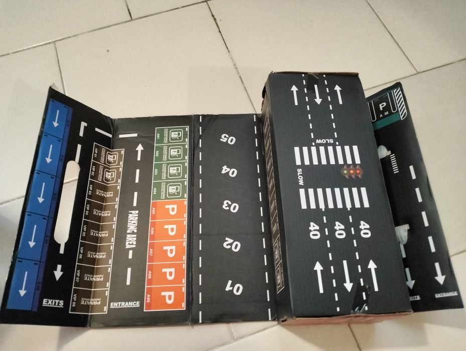 Куфар - паркинг с 48 броя колички