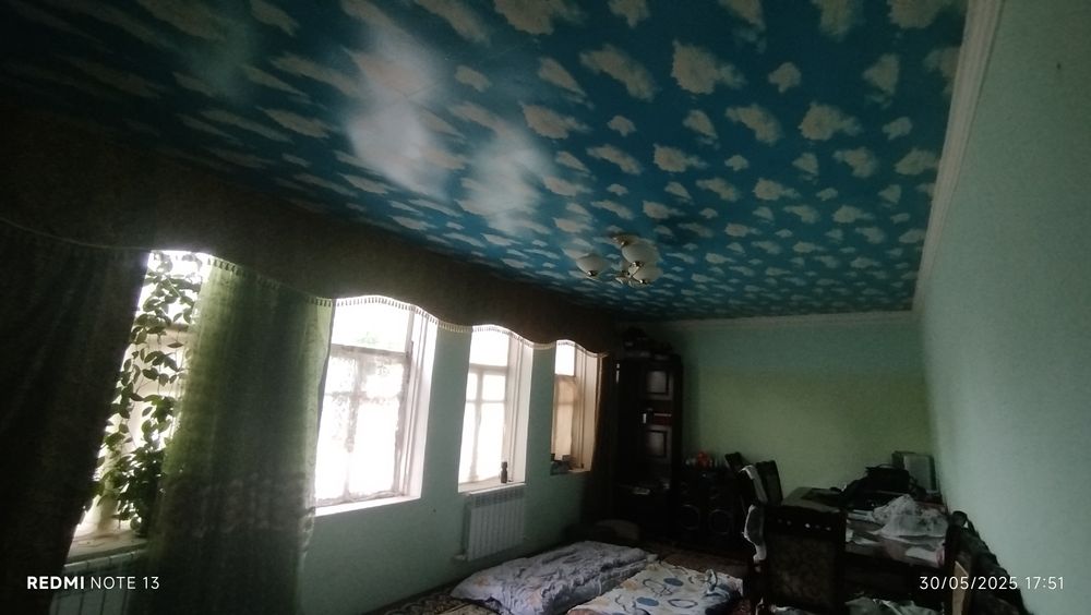 uy sotiladi (suv boʻyidagi uy)