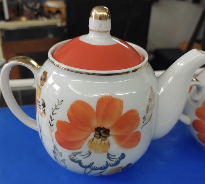 Порцеланови чайници с капаче и захарница с капаче! Състояние ново!