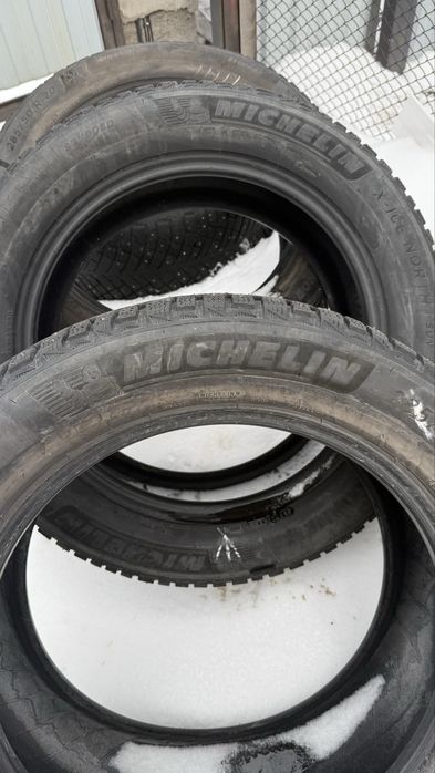 Продам комплект шин Мишлен 235/50  R20
