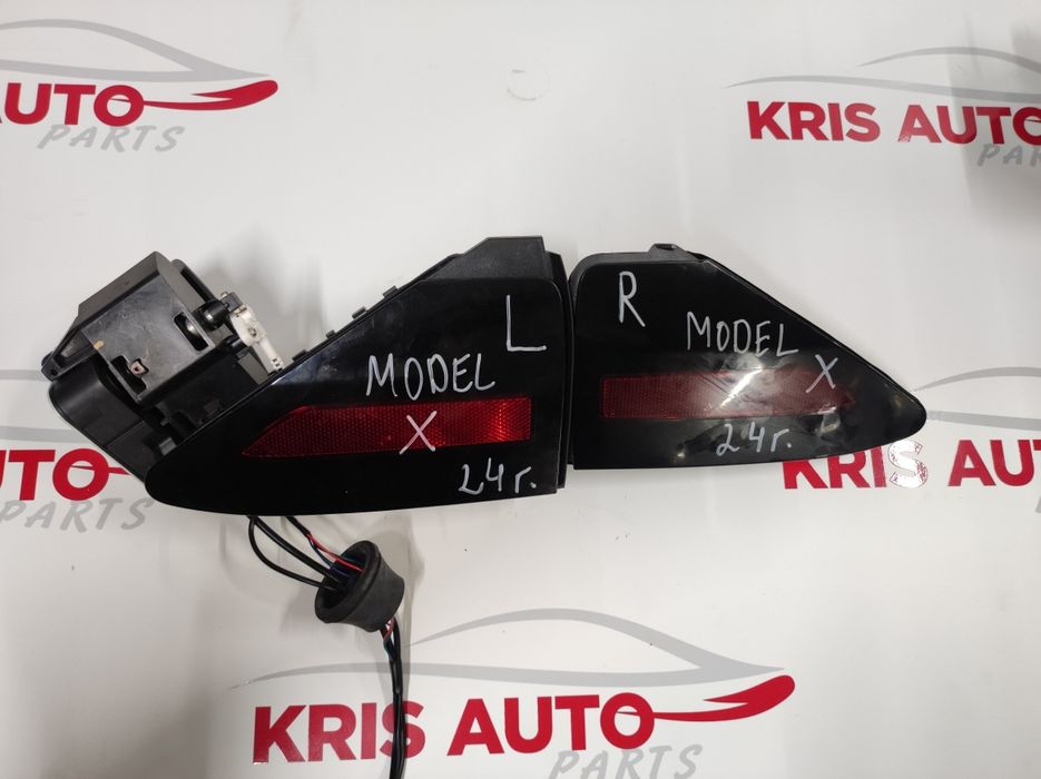 Комплект стопове с рефлектор и зареждачка за Tesla model x 2024г