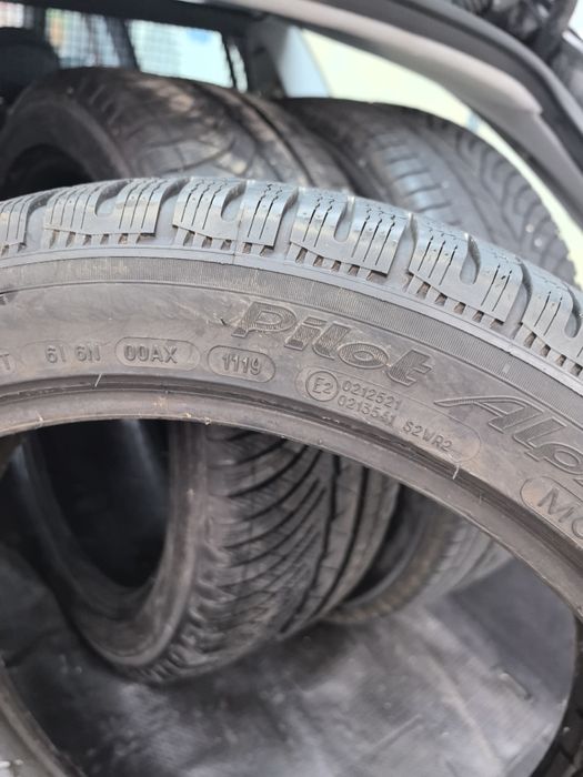 235/45/19 MICHELIN