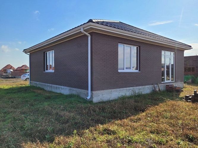 Vand case pe structura metalica din panouri sandwich termoizolante  6.5 x  10m