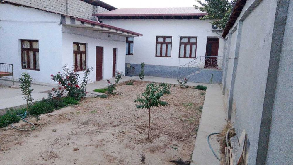 ТЕЗ ВА АРЗОН Яшаш учун тайёр ховли сотилади