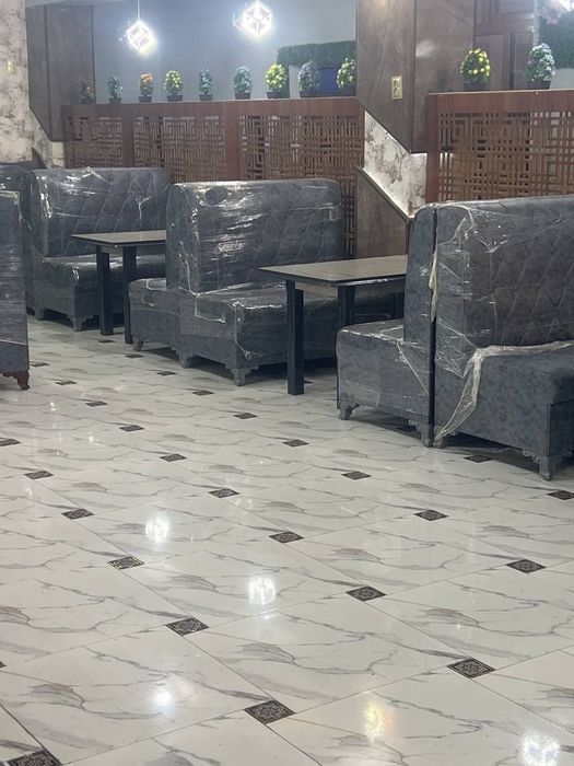 kafe va restoranlar uchun mebellar bor