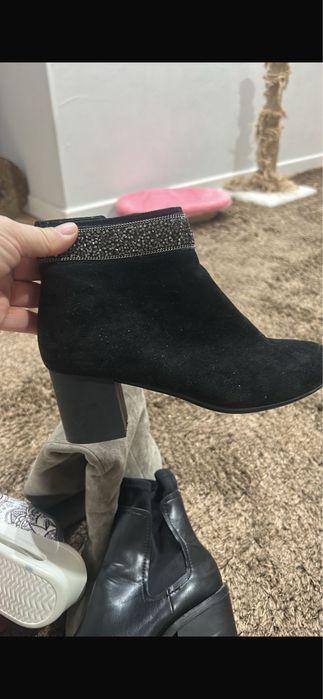 Продам женские сапоги