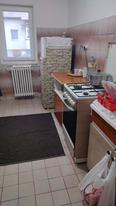 Inchiriez apartament