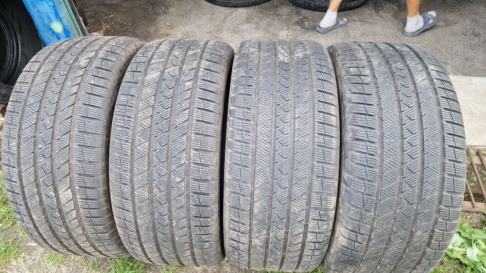 Anvelope 275/40R22 marca Vredestein, DOT 2025,All Season, noi