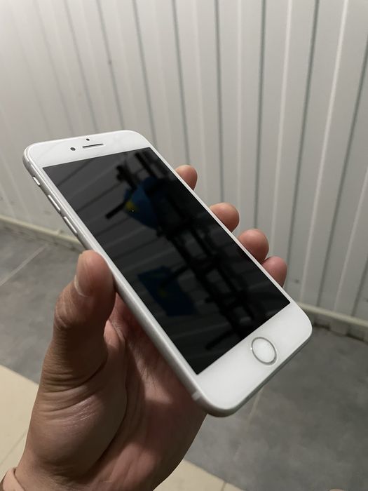 Айфон 8 в хорошем состоянии