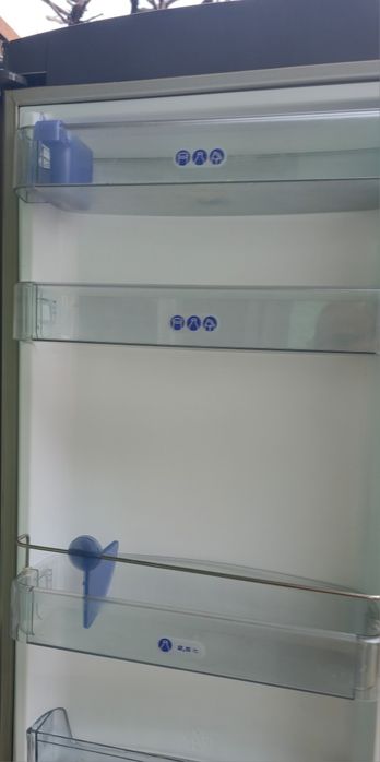 Combină frigorifică Whirlpool
Este un