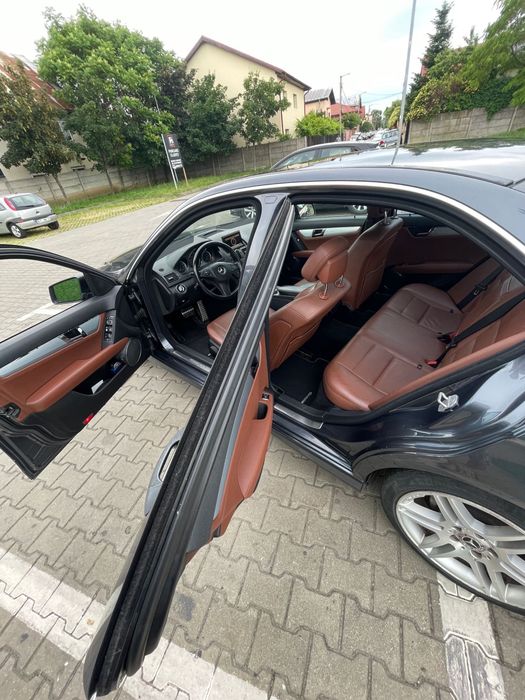 Se oferă spre vânzare / schimb Mercedes-Benz C220 pre-facelift