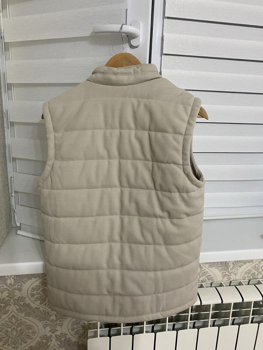 Жилет бежевый классика