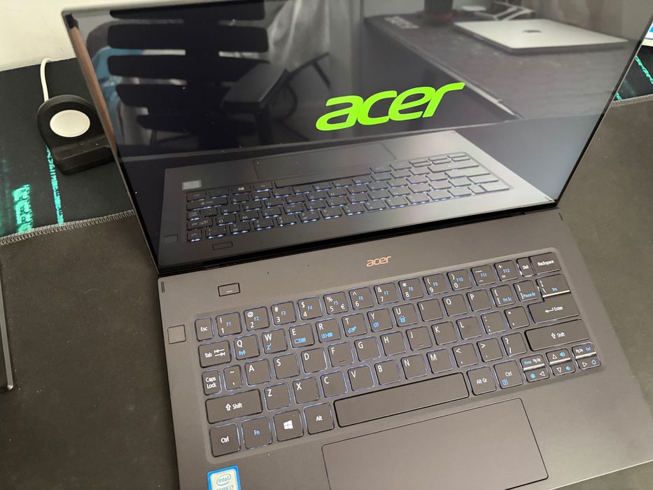 Vand Laptop Acer superslim si superusor, ca nou