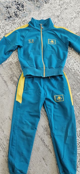 Спортивнй костюм на мальчика