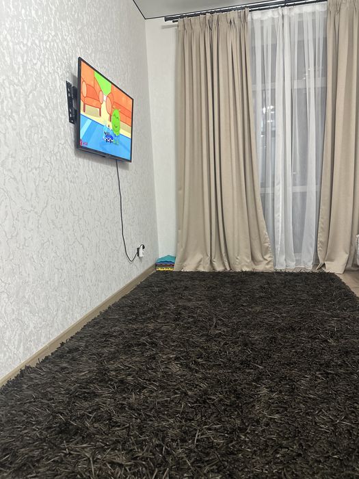 Продам ковер , дизайнерский , размер 2*3 метра