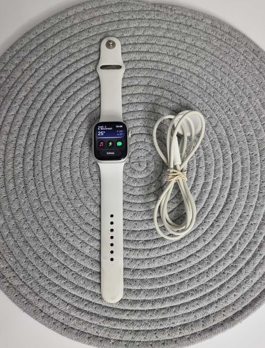 Apple Watch 8 41mm GPS, in stare buna, bateria 94%