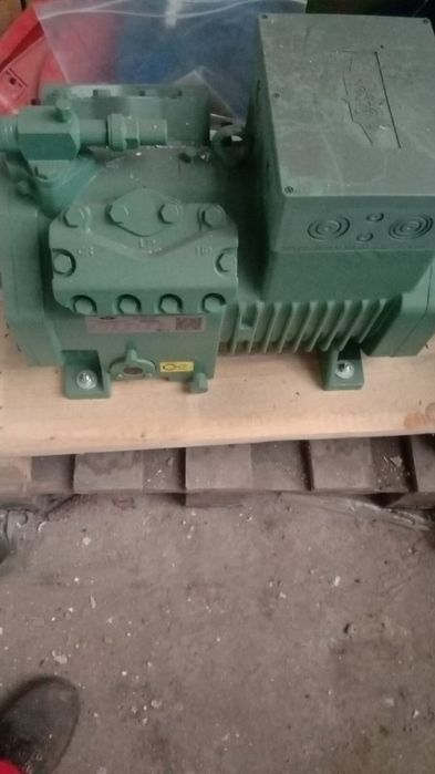 Продам на морозильную камеру компрессор