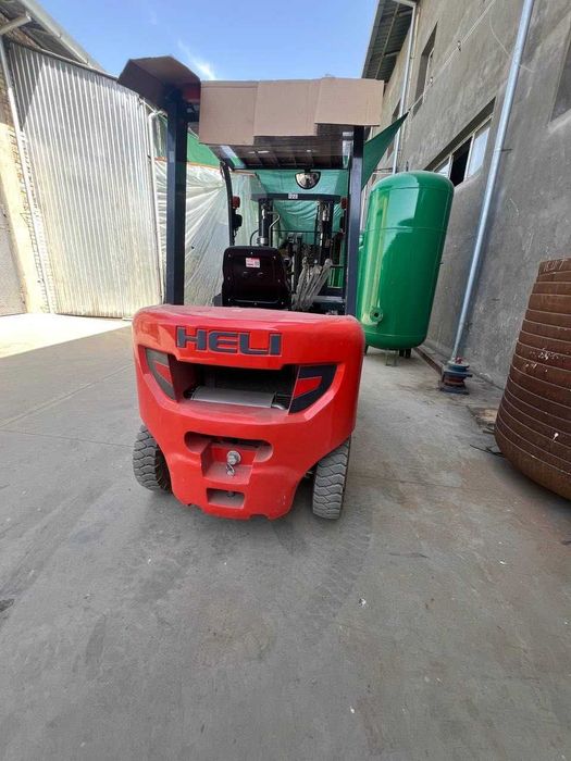 КАРА Дизельный вилочный погрузчик HELI 2T 3m контейнер режим