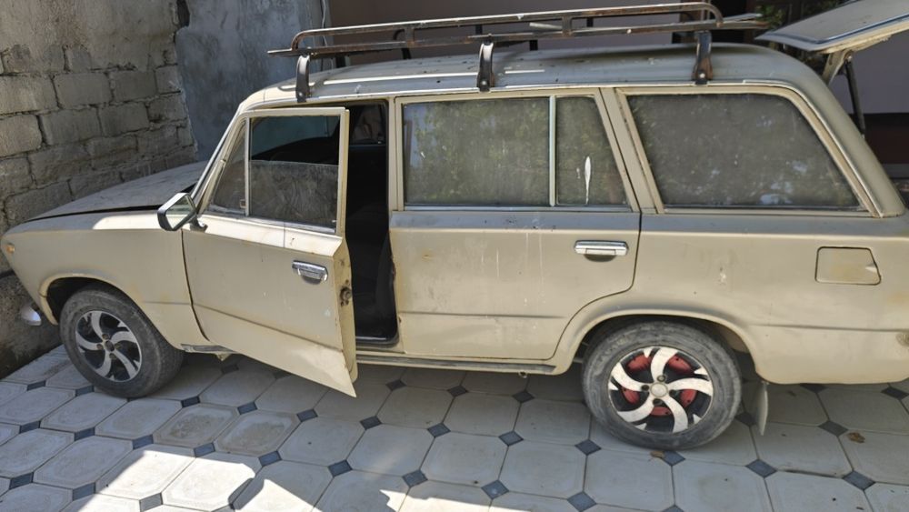Lada 2102 sotiladi