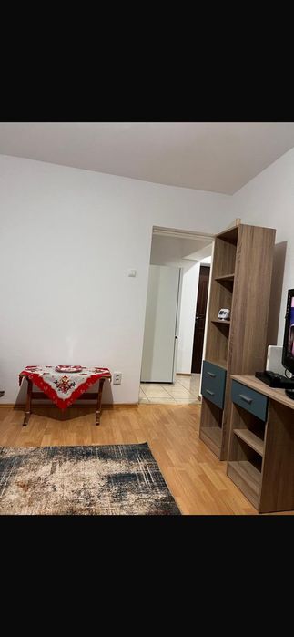 Închiriez garsoniera