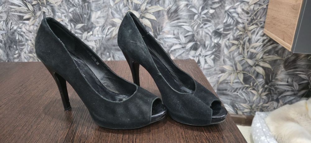 Обувь, туфли, сапоги.