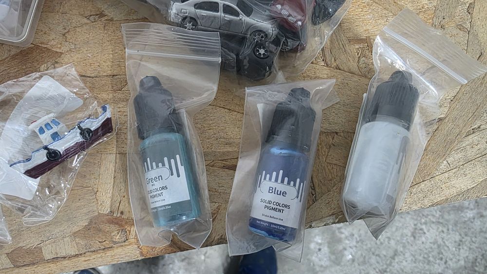 Vand divere materiale pentru lucru cu rasina epoxidica