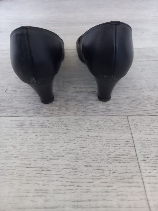 Продаются кожаные туфли 37 размера